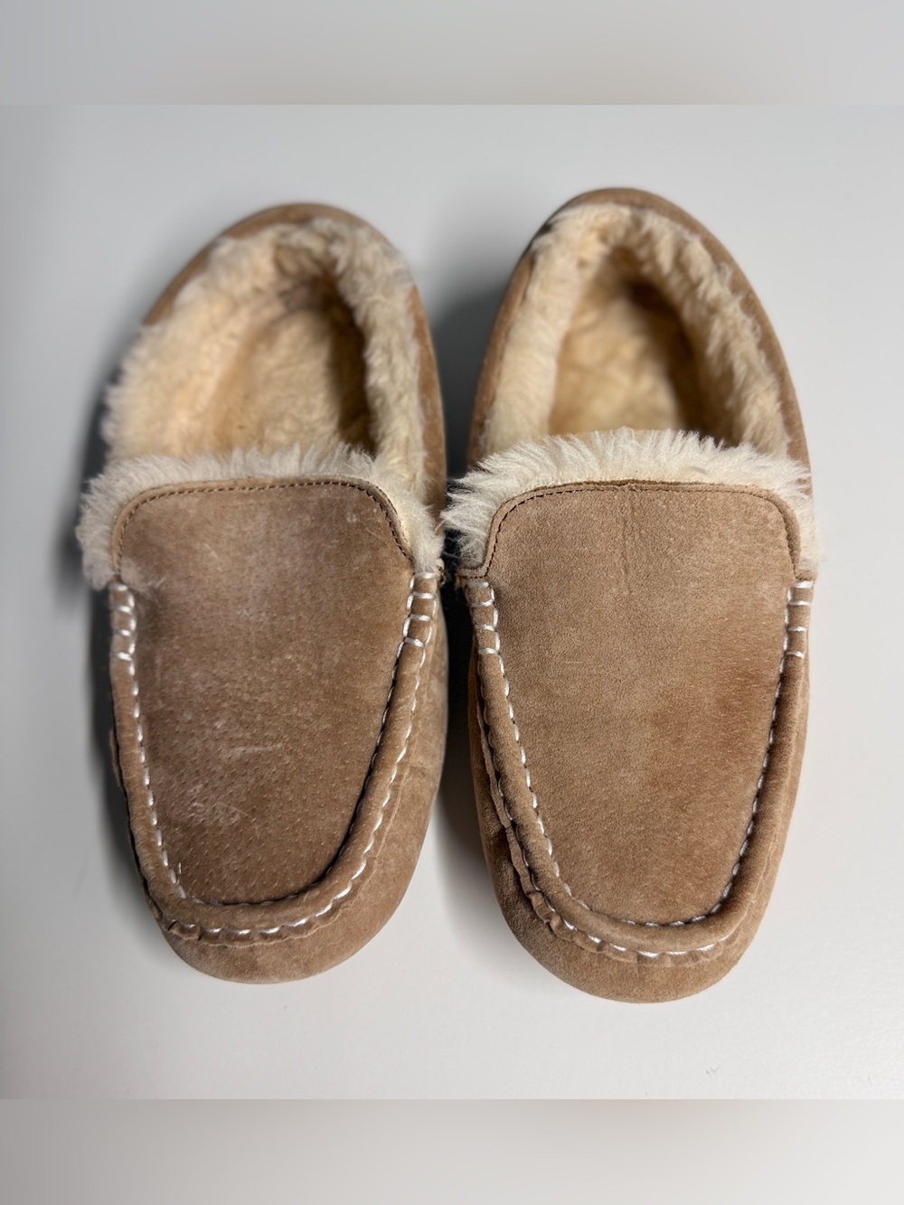 Lamo Women’s Tan Suede Faux-Fur Lined Moccasin Slippers